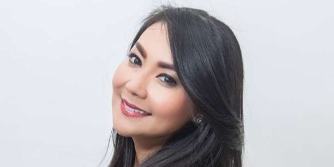 5 Potret Terbaru Tessa Kaunang yang Makin Hot di Usia 45 Tahun, Awet Muda Bak ABG