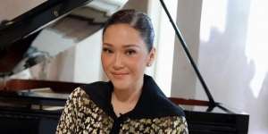 Maia Estianty Tampil Botak Plontos: `Mirip Laki Gue Ya?`