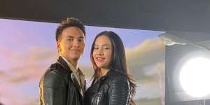 Di Balik Adegan Dekap Erat Video Klip Anya Geraldine dan Jefri Nichole: `Ada Yang Janggal`