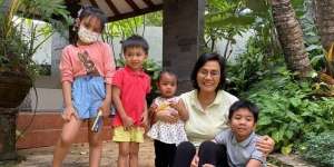 Menkeu Sri Mulyani Bagikan Momen Manis Saat Antar Cucu Sekolah