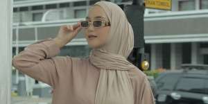OOTD Erica Putri Main Bersama Buah Hati, 'Nggak Ribet'!