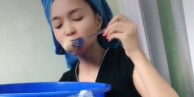 Anti-mainstream, Beli Bakso Pakai Ember Cucian