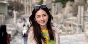 Potret Natasha Wilona Liburan di Dubai Bareng Verrel, Gelantungan di Gedung Pencakar Langit