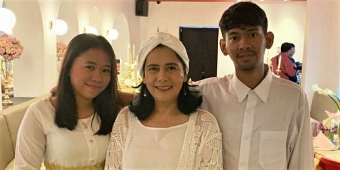 Jarang Tersorot! 10 Potret Marisa Putri Menantu Lydia Kandou, Tajir Tapi Sederhana!