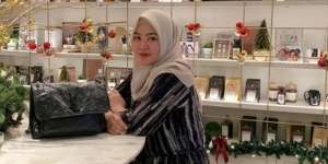 9 Potret Terbaru Sherrin Tharia Mantan Istri Zumi Zola yang Kini Kembali Berhijab