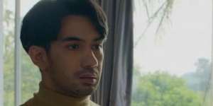 Terkuak! Ini Alasan Reza Rahadian Suka Pakai Baju Turtleneck Seperti Mas Aris di Layangan Putus