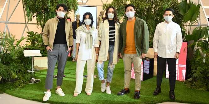 Uniqlo Hadirkan Koleksi Hasil Kolaborasi dengan Reza Rahadian hingga Sophia Latjuba