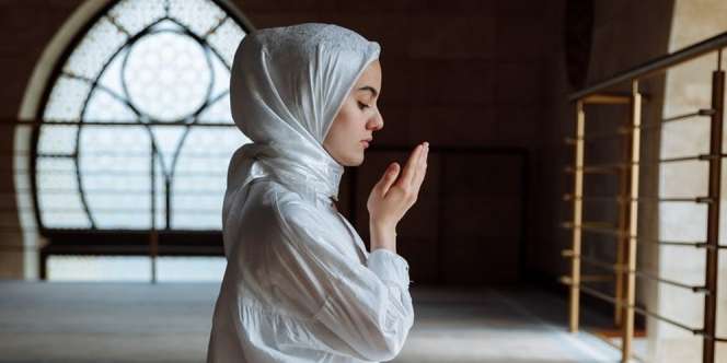 Cara Sholat Dzuhur, Waktu Pelaksanaan, Lafal Niat dan Bacaan Doa di Setiap Gerakannya
