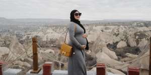 Outfit Piyama Pink Aurel Hermasyah Saat Karantina, Curi Perhatian