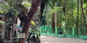 Lagi Mau Ibadah di Gua Maria Padang Bulan, Gadis Ini Lihat Penjaganya Sedang Sholat Zuhur