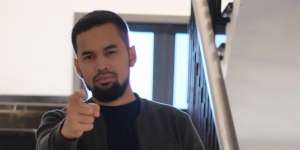 Edit Foto Tamu Syukuran Ukkasya Agar Bagian Dada Tertutupi, Teuku Wisnu Banjir Pujian
