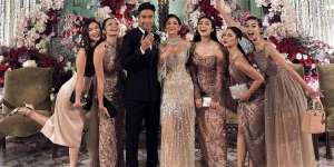 10 Gaya ‘Mewah’ Artis Hadiri Pernikahan Vidi Aldiano, Busana Mikha Tambayong Jadi Sorotan!