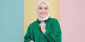 Tampilan 'Color-blocking' Zee Zee Shahab Bisa Jadi Inspirasi