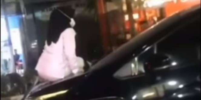 Viral Ibu Naik Kap Mobil Pergoki Suami Selingkuh, Sampai Diberitakan Media Asing