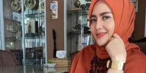 Kini Mantap Berhijab, 8 Potret Terbaru Ria Amelia Pelantun ‘SMS’ Sukses Curi Perhatian!