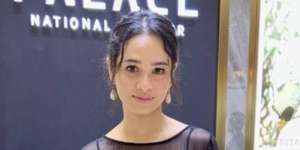 Gaya Andien Pakai Dress Elegan dan Anting Berlian, Semua Produk Lokal