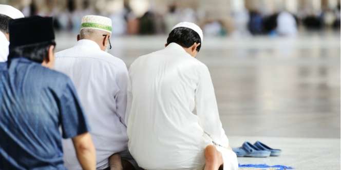 Tata Cara Sholat yang Benar Bagi Laki-laki, Lengkap dengan Bacaannya