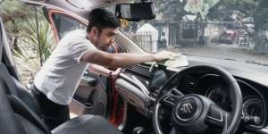 Tips Menghindari Jamur Muncul di Kaca Mobil saat Musim Hujan