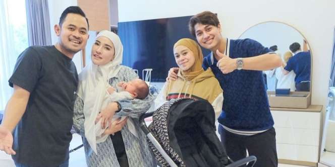 Anak Rizky Billar dan Lesti Kejora Dapat Hadiah Stroller Seharga Rumah