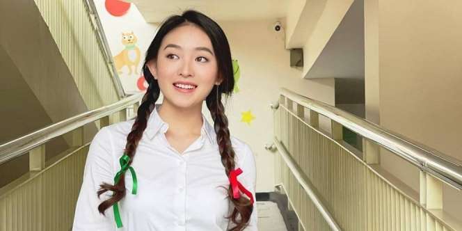 Pakai Jins dan Sweater, Harga OOTD Natasha Wilona Bikin Elus Dada