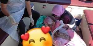 Kepala Bayi Sudah Terlihat, Bumil Melahirkan Bayi Kembar di Atas Kapal Cepat