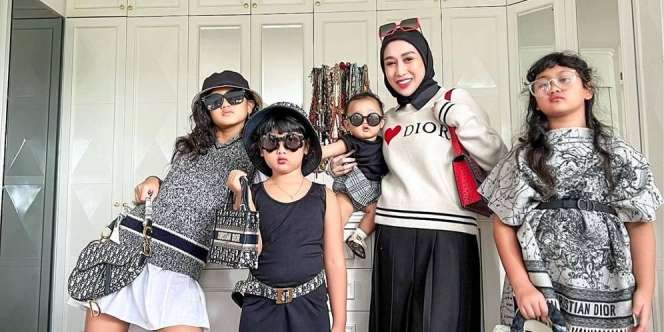 Potret Glamor dr. Reza Gladys dengan 4 Anak Perempuannya