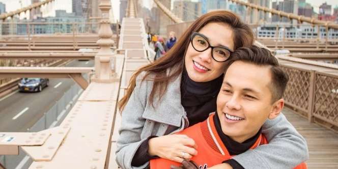 So Sweet! Ussy Sulistyawati-Andhika Pratama Berbagi Pesan Romantis di Wedding Anniversary ke-10