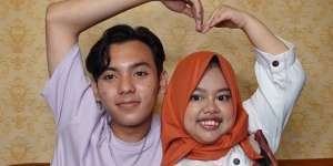 Potret Kekeyi Mesra dengan Kekasih Baru, Main Ayunan Sampai Pose Ala Titanic 