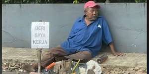 Tak Mau Bantuan, Bapak Ini Lebih Minta Diberi Pekerjaan