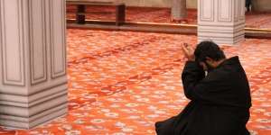 Tata Cara Sholat Hajat Lengkap Latin dan Artinya yang Mudah Dipelajari bagi Pemula