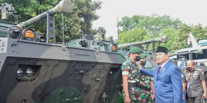 Bawa Anoa, Badak, dan Komodo, Menhan Prabowo Subianto Serahkan 43 Ranpur Made In Bandung