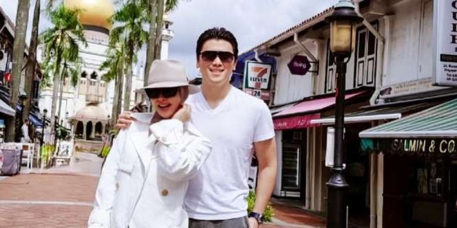 Reaksi Syahrini Dikirim Kado Piring oleh Mantan Pacar Reino Barack