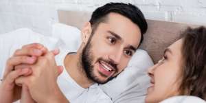 Cara Berhubungan Suami Istri Sesuai Sunnah, Etika, Amalan, Waktu dan Doa