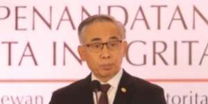 OJK Larang Lembaga Jasa Keuangan Fasilitasi Uang Kripto