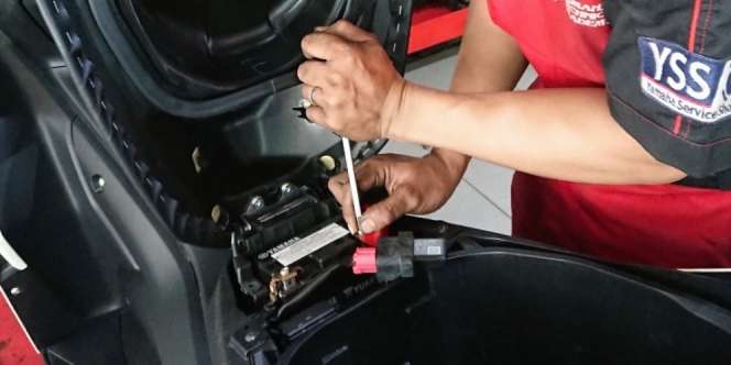 6 Cara Mudah Agar Aki Motor Awet
