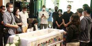 FOTO: Artis Hingga Menteri Berduka untuk Putri Sulung Nurul Arifin