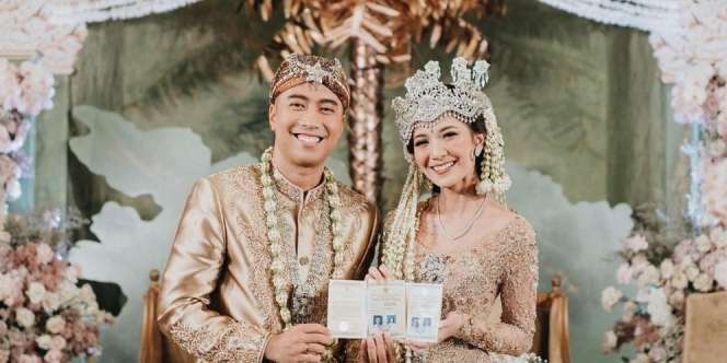 [KUIS] Sejauh Apa Kamu Tahu Acara Pernikahan Vidi Aldiano & Sheila Dara?