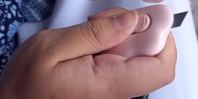 Kegirangan Beli Pisau Cutter dari Olshop Pertama Kali, Pas Dijajal Temannya Ngakak Guling-Guling