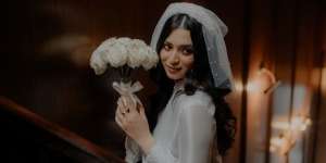 7 Potret Athisha Khan Adik Ipar Engku Emran Menikah, Gaun Pengantin Jadi Sorotan!