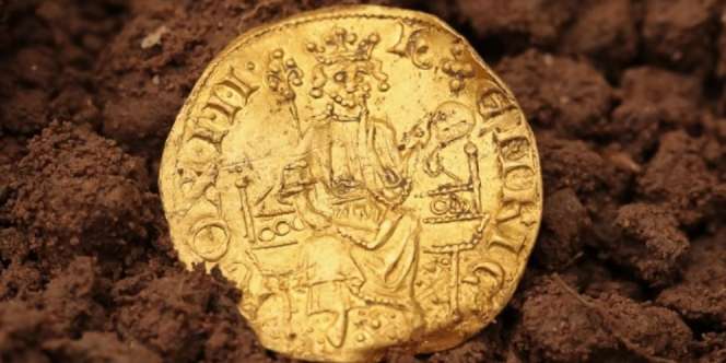 Temukan Logam di Ladang Ternyata Koin Emas Pertama di Inggris, Penemunya Mendadak Jadi Miliarder
