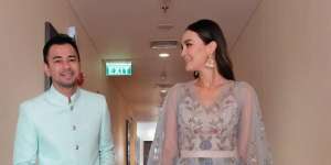 Luna Maya Bongkar Dompet Raffi Ahmad, Sempat Mengaku Tak Bawa Uang Tunai Ternyata Isinya....