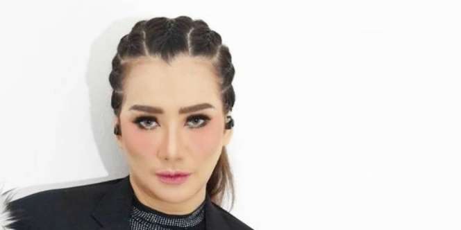 Pakai Hijab Saat Ikut Pengajian Umi Pipik, Reza Artamevia Cantik Banget