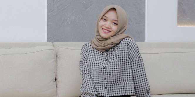 Joget TikTok, Busana Ketat Putri Delina Jadi Sorotan