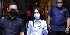 FOTO: Shandy Aulia Diperiksa Polisi Soal Pencemaran Nama Baik
