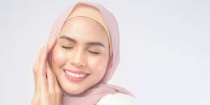 Tampil Glowing dan Natural dengan Tren Clean Makeup Look