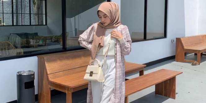 Dress & Outer di 1 Item, Bisa Jadi Solusi Tampilan Kece