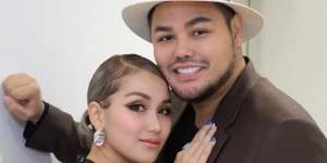 Ivan Gunawan Ditawari Rp10 M Jika Menikahi Ayu Ting Ting, Ayah Rozak Minta Jatah Separuh
