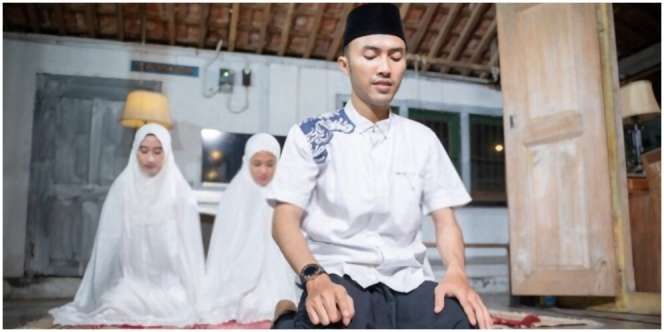 Tata Cara Sholat Idul Fitri di Rumah dan Hukum Menjalankannya