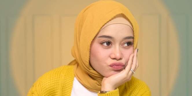 Kedinginan di Jembatan, Lesty Kejora Berbalut Selimut 'Sultan' 