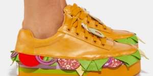 Brand Busana Asal Amerika Bikin Sneakers Sandwich, Desainnya Bikin Lapar!